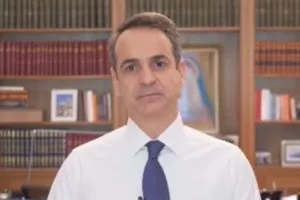 Διάγγελμα/"Είμαστε σε πόλεμο μ' έναν εχθρό αόρατο-Θα ακολουθήσουν νέοι περιορισμοί"
