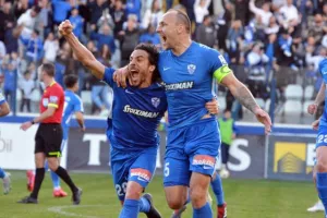 ΑΝΤΙΔΡΑΣΗ και... επιστροφή με ΤΡΙΑΡΑ! (Φώτος)