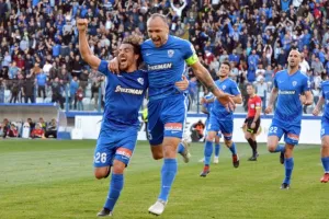 ΑΝΤΙΔΡΑΣΗ και... επιστροφή με ΤΡΙΑΡΑ! (Φώτος)