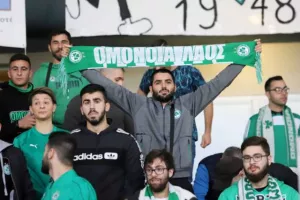 ΦΩΤΟΡΕΠΟΡΤΑΖ/Οι Ομονοιάτες έκαναν... έδρα το Τσίρειο
