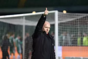 "Πρεμιέρα" με τριάρα και... μένει κορυφή! (φώτος)