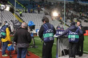 ΣΑΝ ΣΗΜΕΡΑ: Το ΑΠΟΕΛ γονάτισε την Λυών και προκρίθηκε στους "8"! (βίντεο/φώτος)