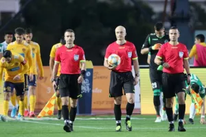 "Πρεμιέρα" με τριάρα και... μένει κορυφή! (φώτος)