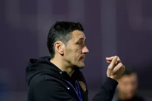 "Πρεμιέρα" με τριάρα και... μένει κορυφή! (φώτος)