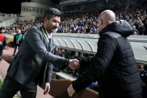 Η πρώτη... χειραψία!