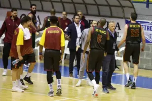 Ο Κεραυνός νίκησε το ΑΠΟΕΛ (φώτος)