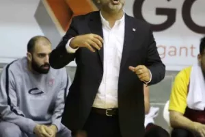 Ο Κεραυνός νίκησε το ΑΠΟΕΛ (φώτος)