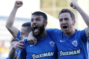 ΑΝΤΙΔΡΑΣΗ και... επιστροφή με ΤΡΙΑΡΑ! (Φώτος)