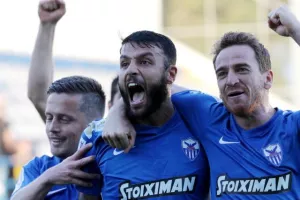ΑΝΤΙΔΡΑΣΗ και... επιστροφή με ΤΡΙΑΡΑ! (Φώτος)