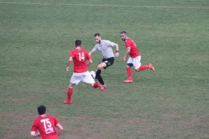 Προβάδισμα... τελικού για ΑΠΟΝΑ Ανάγυιας (φώτος)/Νίκη για Αχυρώνα
