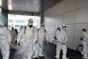 Ουκρανία: Συνελήφθησαν τρεις άνδρες που έκλεψαν 100.000 μάσκες