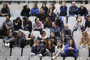 Aνόρθωση/Δωρέαν είσοδος για τις γυναίκες 