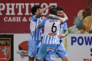 Της χάλασε το πάρτι στο 92΄! (φώτος)