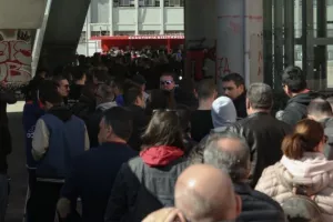 Ολυμπιακός-Γουλβς: Τρέλα για ένα εισιτήριο! (φώτος)