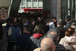 Ολυμπιακός-Γουλβς: Τρέλα για ένα εισιτήριο! (φώτος)