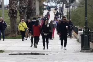 Κυριακάτικη βόλτα δίπλα στη θάλασσα!!! 