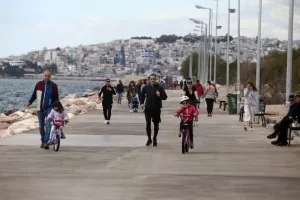 Κυριακάτικη βόλτα δίπλα στη θάλασσα!!! 