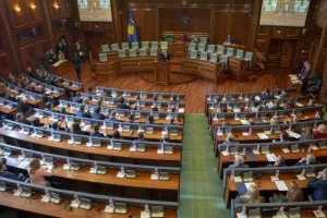 Η ΠΡΩΤΗ  κυβέρνηση που... πέφτει λόγω κορωνοϊού