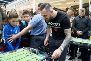 Χαμός... με Πιέρο στο mall (φώτος)