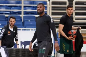 «Μέσα» ο Καλάθης, εκτός προπόνησης ο Μπέντιλ