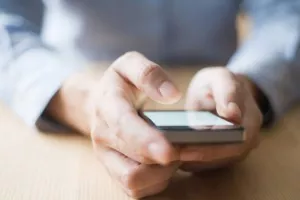 ΚΥΠΡΟΣ/Ενεργοποιείται SMS για τις μετακινήσεις