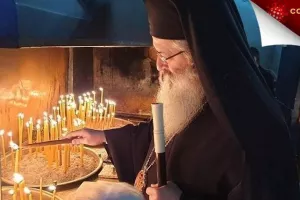 "Μην πηγαίνετε στις Εκκλησίες και στις παραλίες"