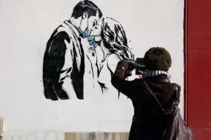 (ΦΩΤΟΣ) Γκράφιτι...κορωνοϊού 