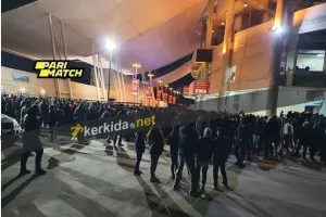 ΑΠΟΕΛ/Το αδιαχώρητο έξω από το ΓΣΠ για εισιτήρια! (φώτος)