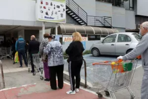 ΔΙΑΤΑΓΜΑ/Μόνο ευπαθείς ομάδες σε υπεραγορές & φαρμακεία μέχρι τις 10 π.μ.