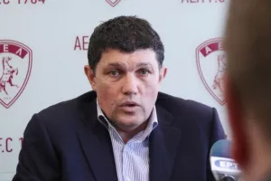Πρώην προπονητής της Λάρισας πρόσφερε 50.000 ευρώ