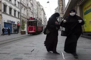 Τα τρία πιθανά σενάρια για τον κορωνοϊό στην Τουρκία