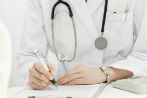 Παιδίατρος από το ΓΝ Λεμεσού το ένα επιβεβαιωμένο κρούσμα