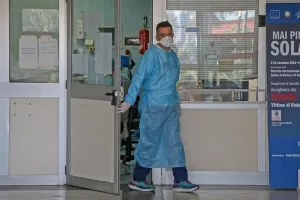 Κορωνοϊός στην Ιταλία: Σχεδόν 5.000 οι νεκροί - Άλλοι 793 πέθαναν