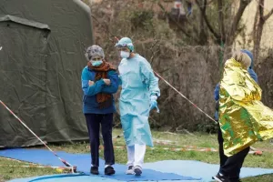 Σοκ στην Ιταλία: 5.986 κρούσματα και 627 νεκροί μέσα σε 24 ώρες