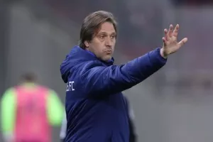 Ο Μαρτίνς μένει εδώ και ενημερώνεται