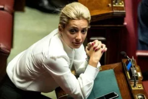Ο 83χρονος Μπερλουσκόνι χώρισε την 34χρονη σύντροφό του για νεότερη! (φώτος)