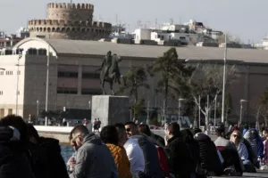 Θεσσαλονίκη: Στήνουν 400 κιγκλιδώματα 
