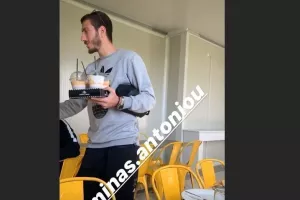 Τους πήγε καφέδες ο... χαμένος Μηνάς (βίντεο)