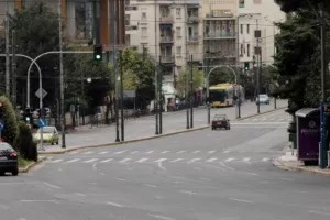 ΑΘΗΝΑ/Οι άδειοι δρόμοι από ψηλά
