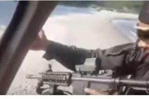 (Βίντεο) Με ελικόπτερα τους απομακρύνουν από τις παραλίες! 