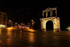 Κορωνοϊός το Σαββατόβραδο: Πόλη-φάντασμα η Αθήνα (ΦΩΤΟΣ)