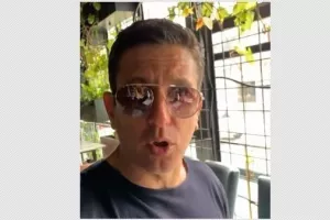 ΕΞΑΛΛΟΣ... ο Τορναρίτης: "Αγγούρκα που είσαι μάγκας/Σοβαρευτείτε επιτέλους!" (βίντεο)