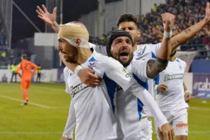 ΒΑΣΙΛΑΚΑΚΗΣ: "Η ομάδα είναι δίπλα μας, τίποτα σίγουρο για το πρωτάθλημα"