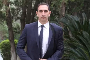 ΞΕΚΑΘΑΡΟΣ ο Υπουργός