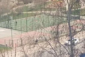 Αντί καραντίνα έπαιζαν μπάλα και έκαναν εξυπνάδες/ΥΠΟΧΡΕΩΤΙΚΗ η χρήση μάσκας! 
