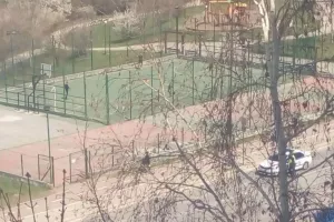Αντί καραντίνα έπαιζαν μπάλα και έκαναν εξυπνάδες/ΥΠΟΧΡΕΩΤΙΚΗ η χρήση μάσκας! 