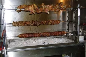 Βουλευτής ήταν σε ψησταριά και πληρώνει €300/Η θέση του...