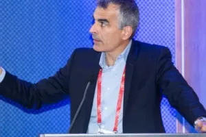 Ο γιατρός του Άρη αναλύει εάν είναι ασφαλής για τους αθλητές η επανέναρξη των πρωταθλημάτων