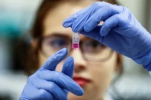 Κορυφαία επιστήμονας: "Στόχος τον Σεμπτέμβριο να έχουμε εμβόλιο"