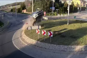 Απίστευτο video με μεθυσμένο οδηγό
